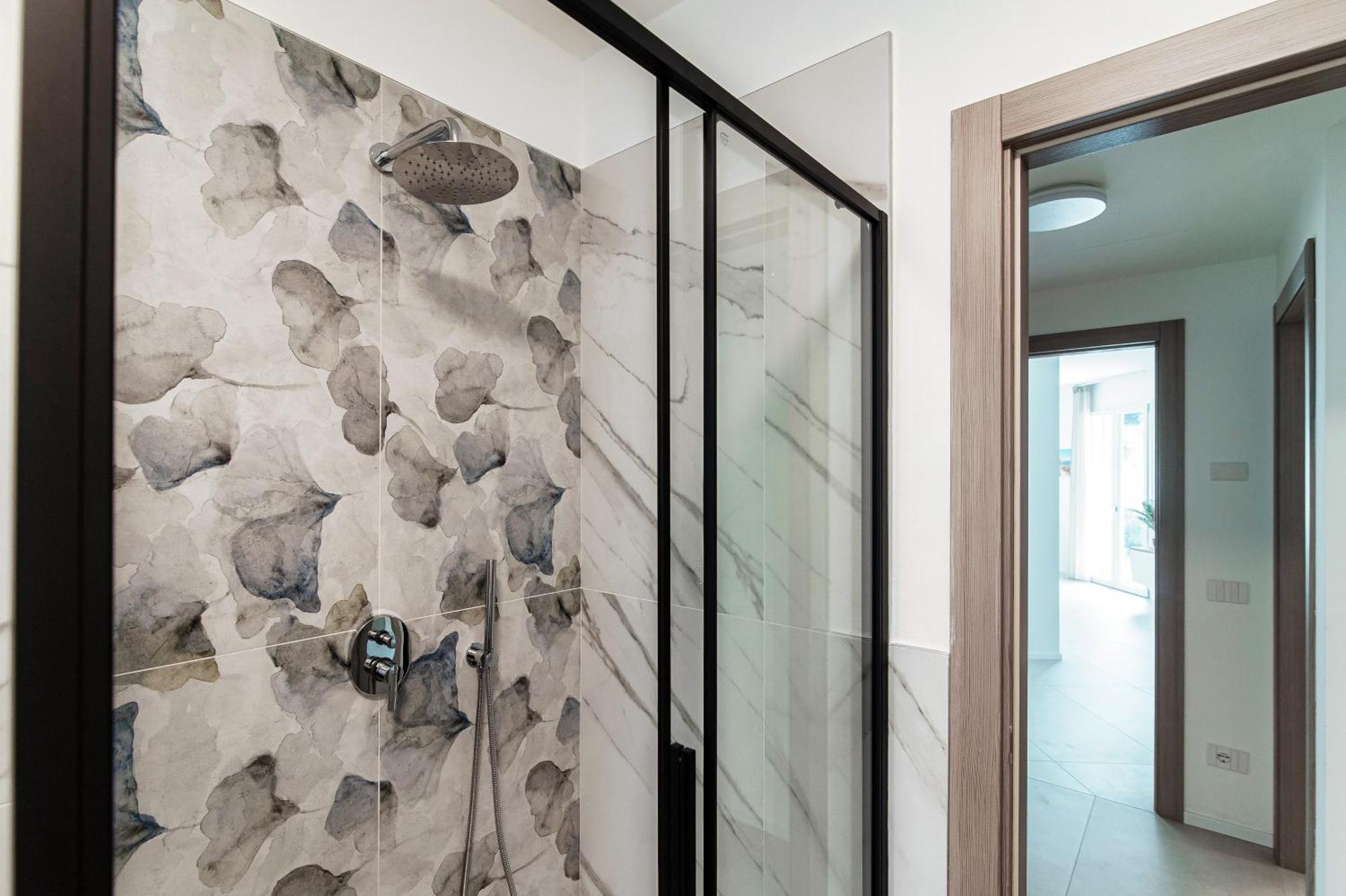 Lario Suite Apartments By Quokka 360 - With Parking Next To Como City Exteriör bild