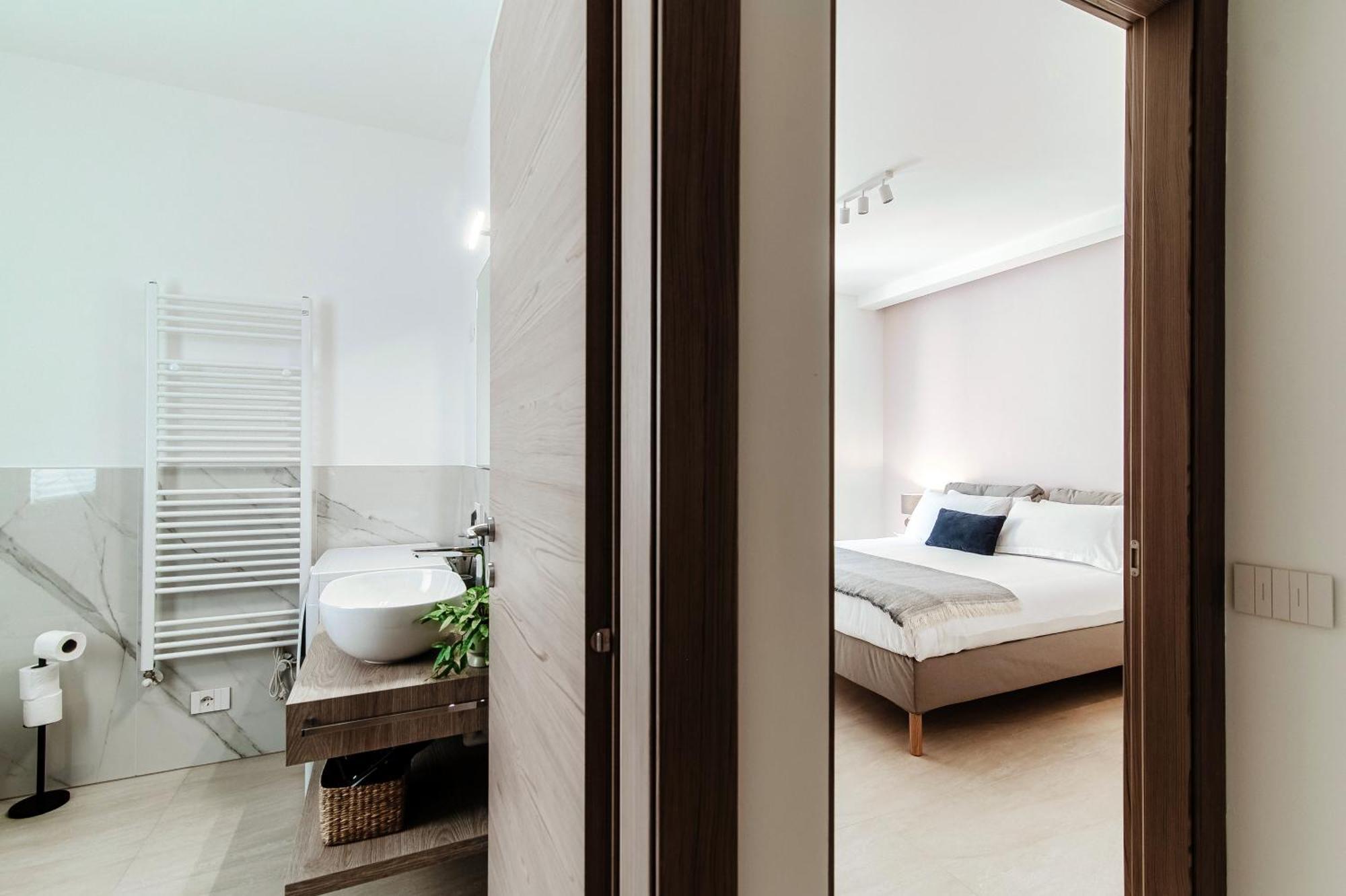 Lario Suite Apartments By Quokka 360 - With Parking Next To Como City Exteriör bild