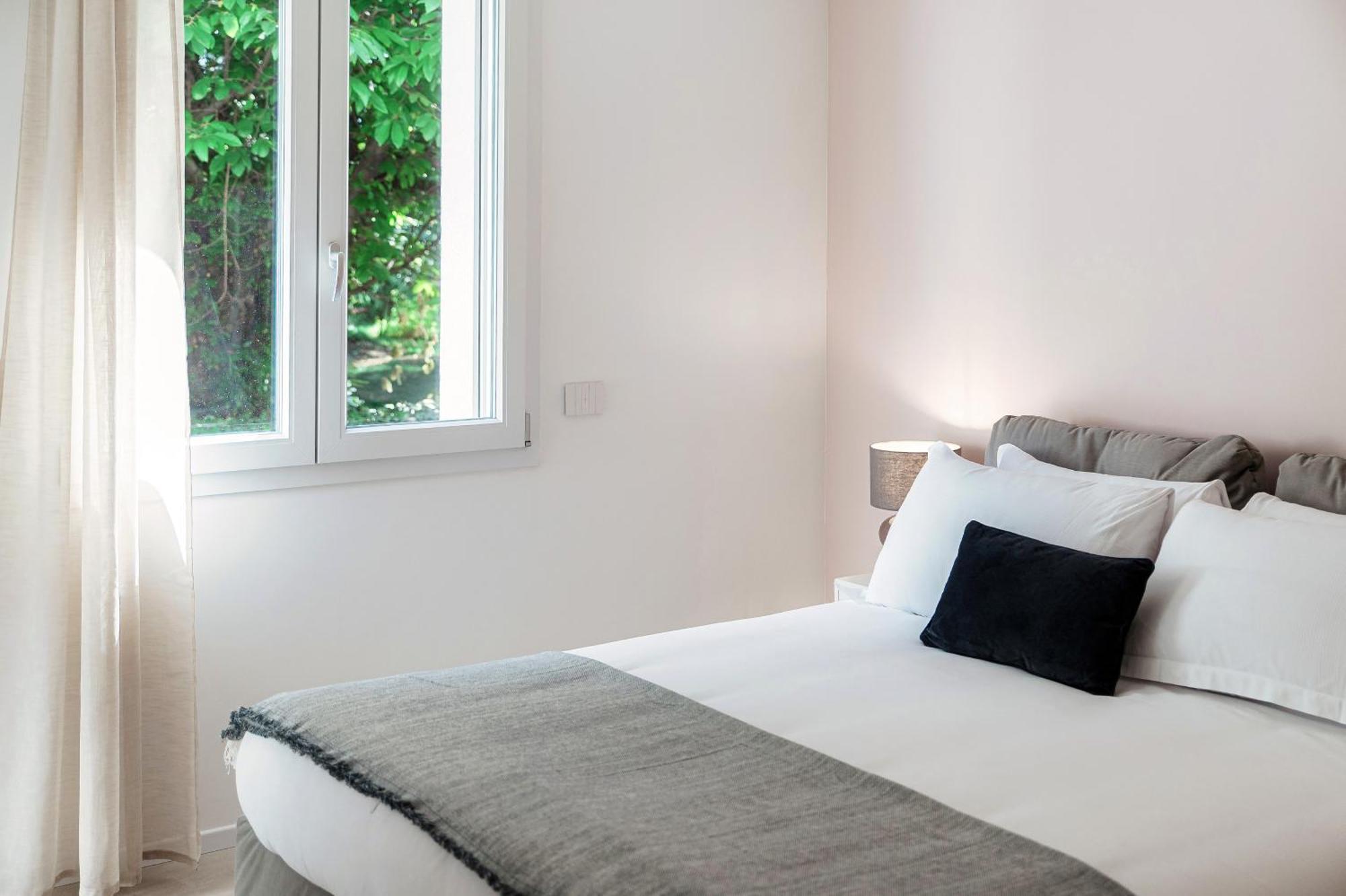 Lario Suite Apartments By Quokka 360 - With Parking Next To Como City Exteriör bild